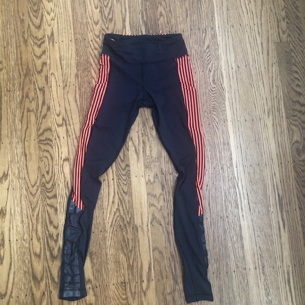 Sleek silky lululemon pants with lots of pockets!